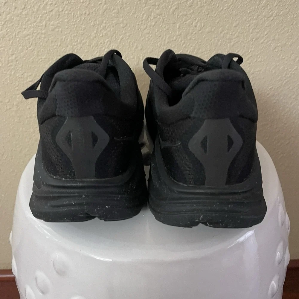 Hoka Clifton 10 Running Shoes Sneakers Black 1162050 Women's Sz 8.5D Wide B2